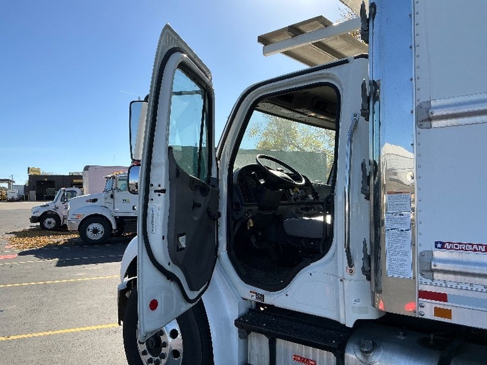 Refrigerated Truck-Light and Medium Duty Trucks-Freightliner-2020-M2-Denver-CO-207,527\n\t\tmiles-$ 56,000 - Image 16