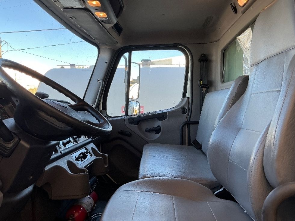 Refrigerated Truck-Light and Medium Duty Trucks-Freightliner-2020-M2-Denver-CO-207,527\n\t\tmiles-$ 56,000 - Image 19