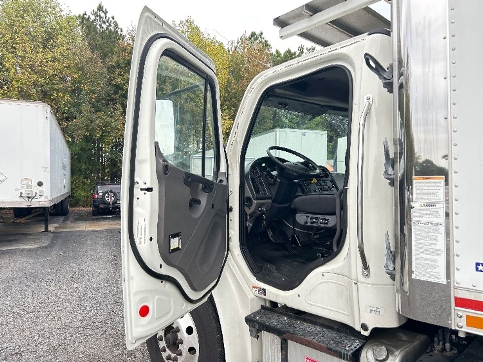 Refrigerated Truck-Light and Medium Duty Trucks-Freightliner-2020-M2-Duluth-GA-194,435\n\t\tmiles-$ 57,250 - Image 13