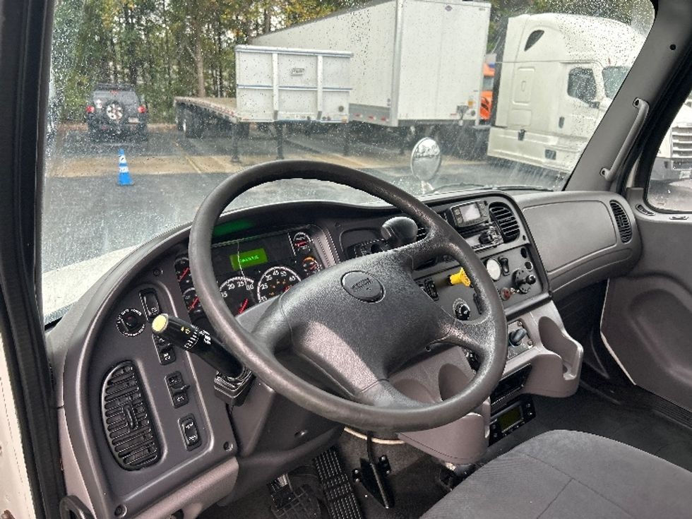 Refrigerated Truck-Light and Medium Duty Trucks-Freightliner-2020-M2-Duluth-GA-194,435\n\t\tmiles-$ 57,250 - Image 17