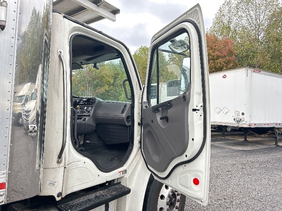 Refrigerated Truck-Light and Medium Duty Trucks-Freightliner-2020-M2-Duluth-GA-194,435\n\t\tmiles-$ 57,250 - Image 20