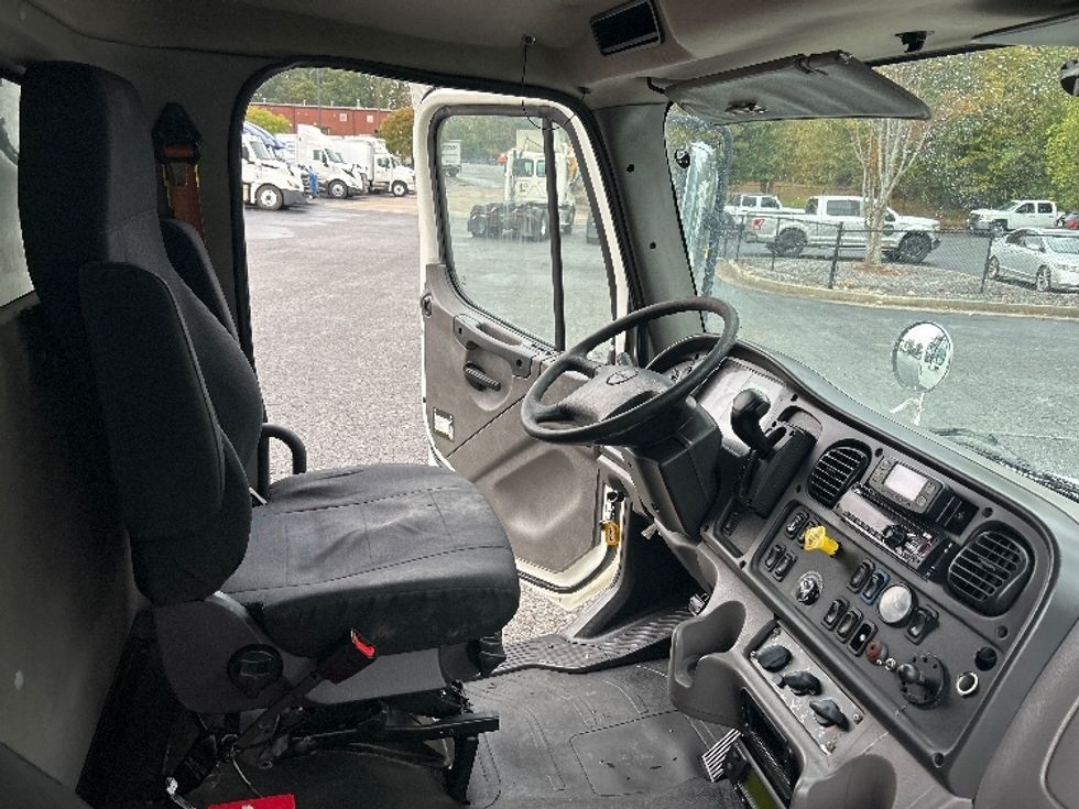 Refrigerated Truck-Light and Medium Duty Trucks-Freightliner-2020-M2-Duluth-GA-194,435\n\t\tmiles-$ 57,250 - Image 22