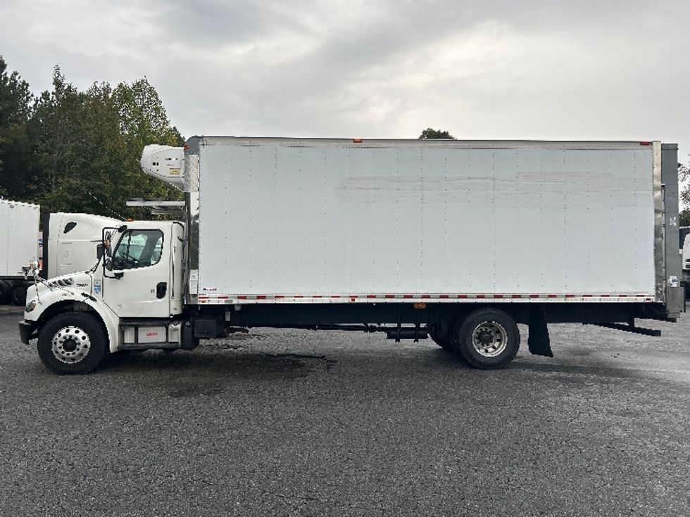 Refrigerated Truck-Light and Medium Duty Trucks-Freightliner-2020-M2-Duluth-GA-194,435\n\t\tmiles-$ 57,250 - Image 4