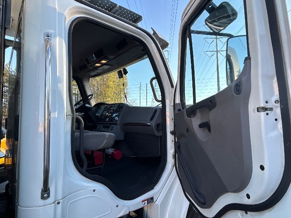 Refrigerated Truck-Light and Medium Duty Trucks-Freightliner-2020-M2-Duluth-GA-237,308\n\t\tmiles-$ 60,750 - Image 20