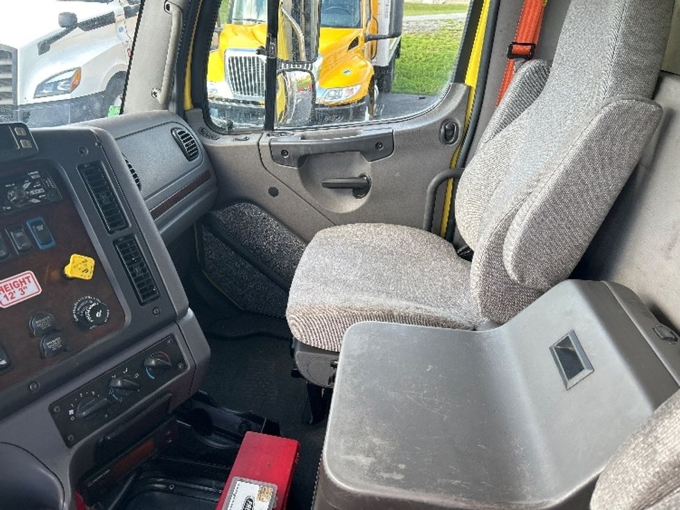 Refrigerated Truck-Light and Medium Duty Trucks-Freightliner-2020-M2-Duncansville-PA-543,067\n\t\tmiles-$ 23,250 - Image 18