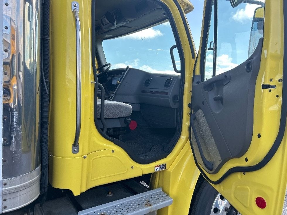 Refrigerated Truck-Light and Medium Duty Trucks-Freightliner-2020-M2-Duncansville-PA-543,067\n\t\tmiles-$ 23,250 - Image 19
