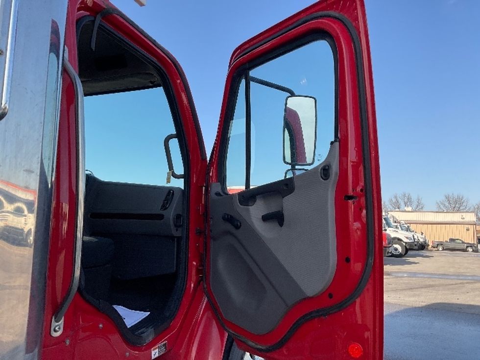 Refrigerated Truck-Light and Medium Duty Trucks-Freightliner-2020-M2-Earth City-MO-174,625\n\t\tmiles-$ 18,500 - Image 20