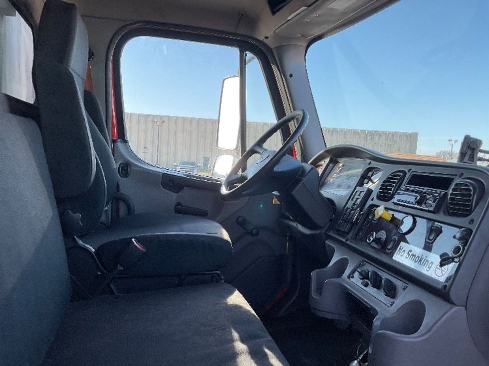 Refrigerated Truck-Light and Medium Duty Trucks-Freightliner-2020-M2-Earth City-MO-174,625\n\t\tmiles-$ 18,500 - Image 22
