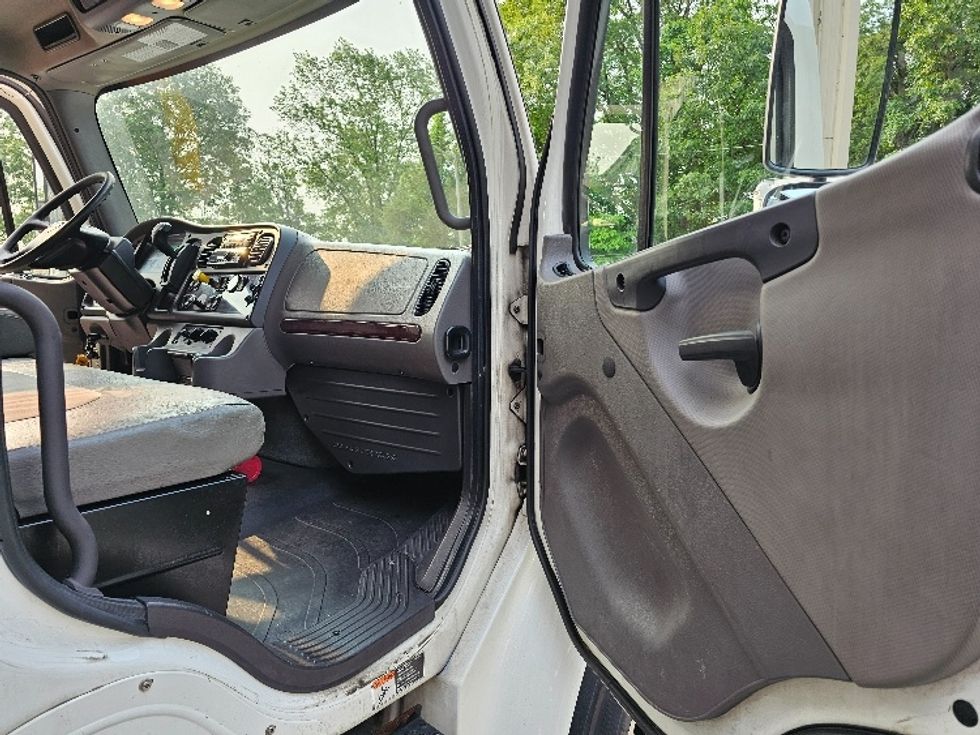 Refrigerated Truck-Light and Medium Duty Trucks-Freightliner-2020-M2-Edison-NJ-205,020\n\t\tmiles-$ 45,500 - Image 19