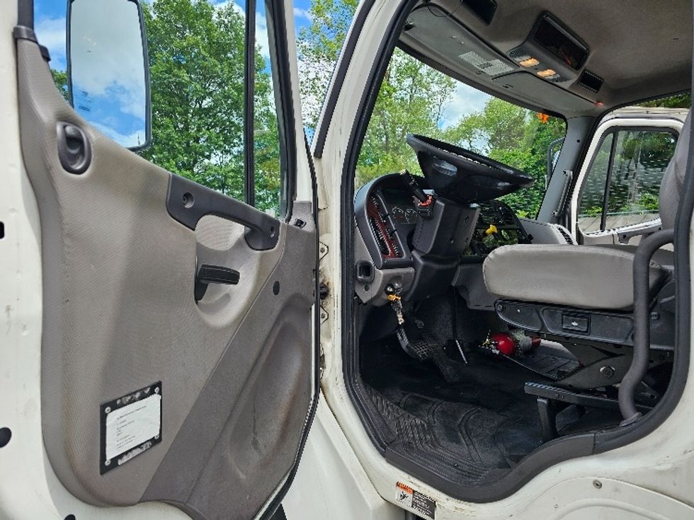 Refrigerated Truck-Light and Medium Duty Trucks-Freightliner-2020-M2-Edison-NJ-221,705\n\t\tmiles-$ 42,750 - Image 15