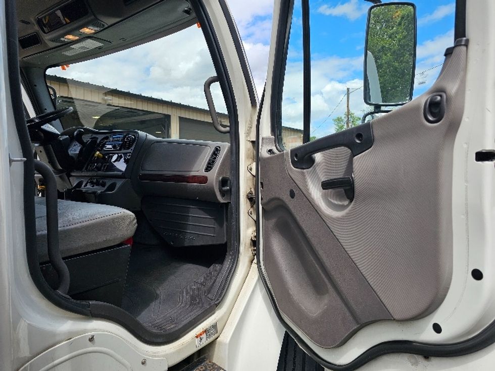 Refrigerated Truck-Light and Medium Duty Trucks-Freightliner-2020-M2-Edison-NJ-221,705\n\t\tmiles-$ 42,750 - Image 19