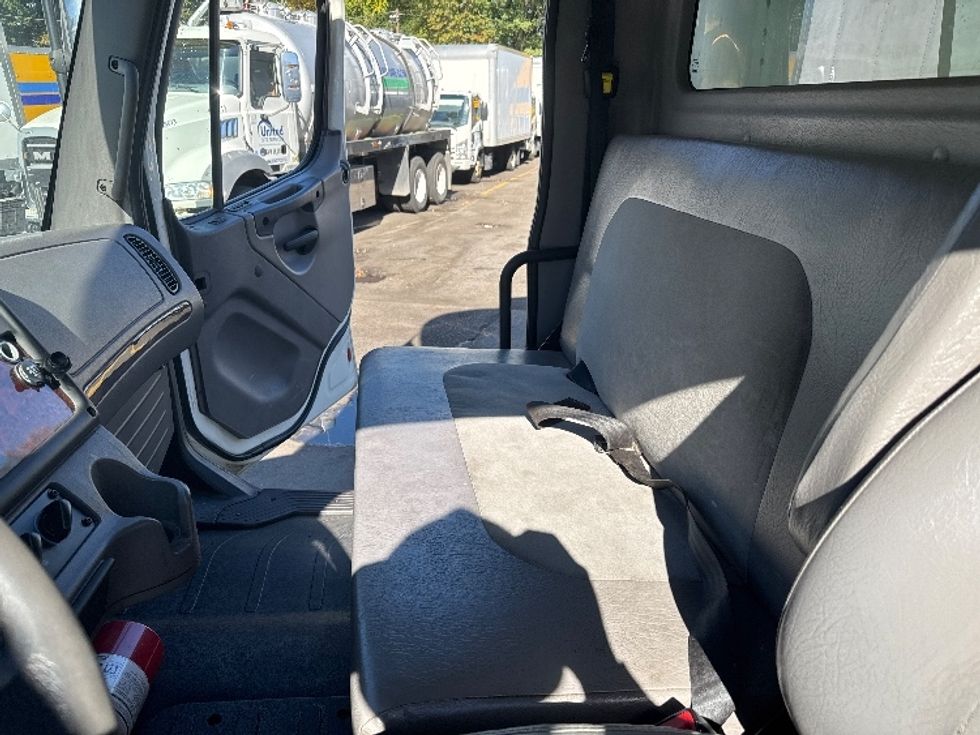 Refrigerated Truck-Light and Medium Duty Trucks-Freightliner-2020-M2-Edison-NJ-223,836\n\t\tmiles-$ 38,000 - Image 18