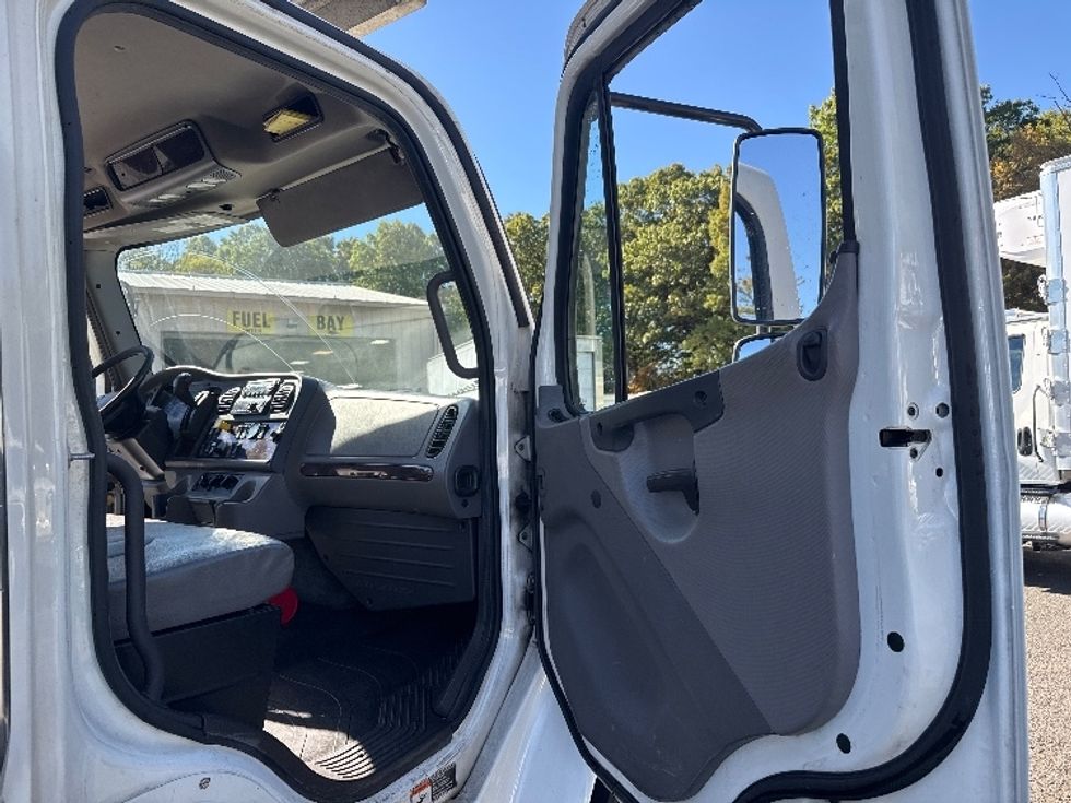 Refrigerated Truck-Light and Medium Duty Trucks-Freightliner-2020-M2-Edison-NJ-223,836\n\t\tmiles-$ 38,000 - Image 19