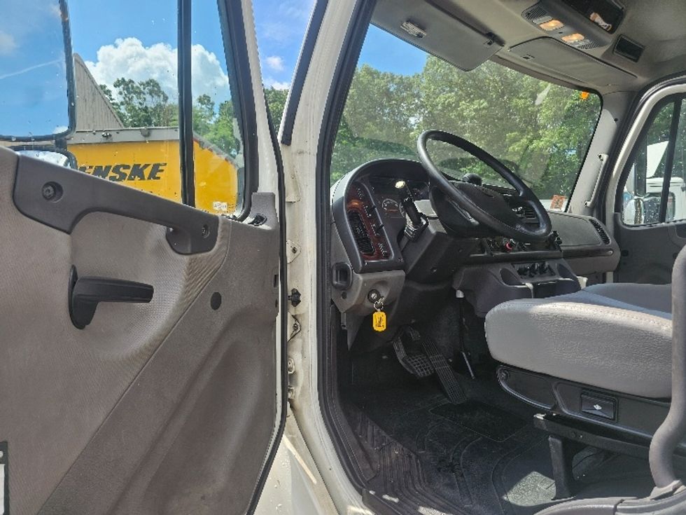 Refrigerated Truck-Light and Medium Duty Trucks-Freightliner-2020-M2-Edison-NJ-225,118\n\t\tmiles-$ 43,000 - Image 15