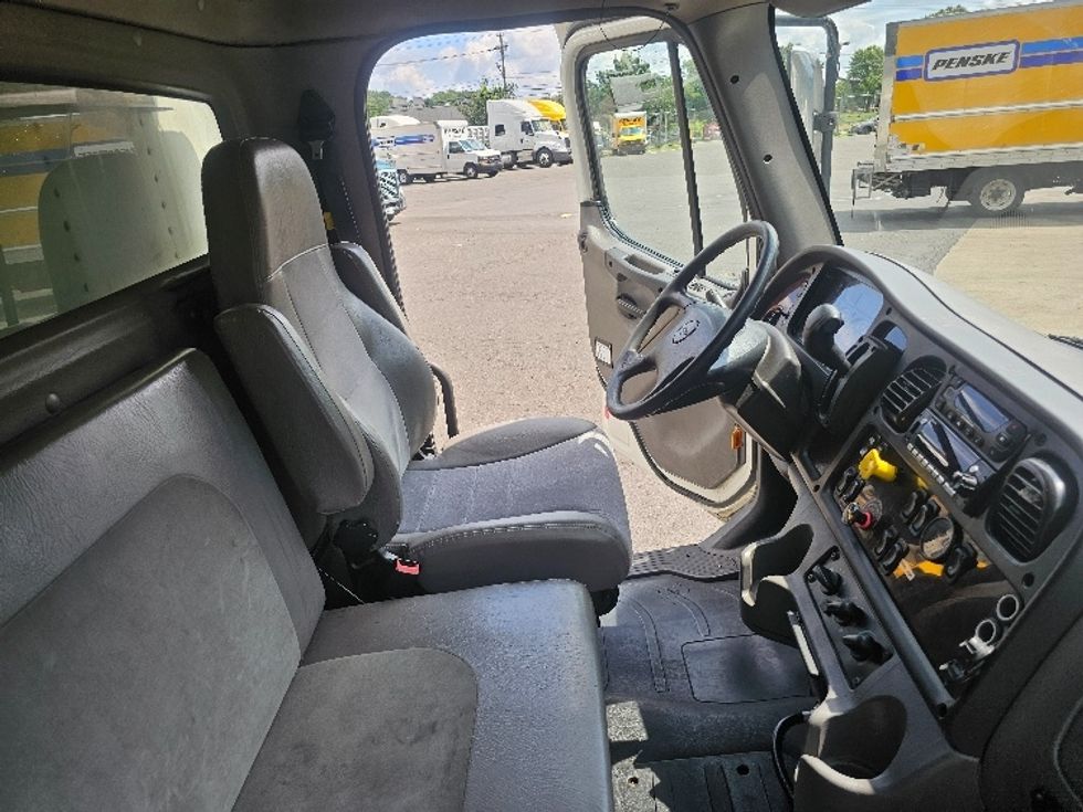 Refrigerated Truck-Light and Medium Duty Trucks-Freightliner-2020-M2-Edison-NJ-225,118\n\t\tmiles-$ 43,000 - Image 21