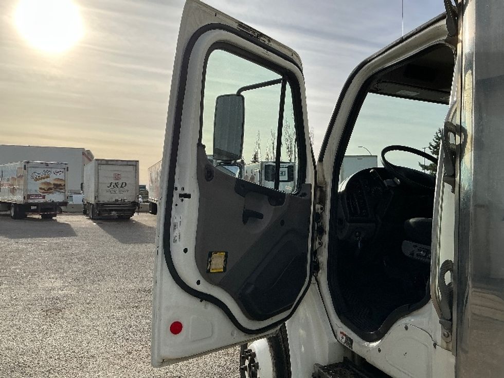 Refrigerated Truck-Light and Medium Duty Trucks-Freightliner-2020-M2-Edmonton-AB-315,164\n\t\tkm-$ 73,750 - Image 16