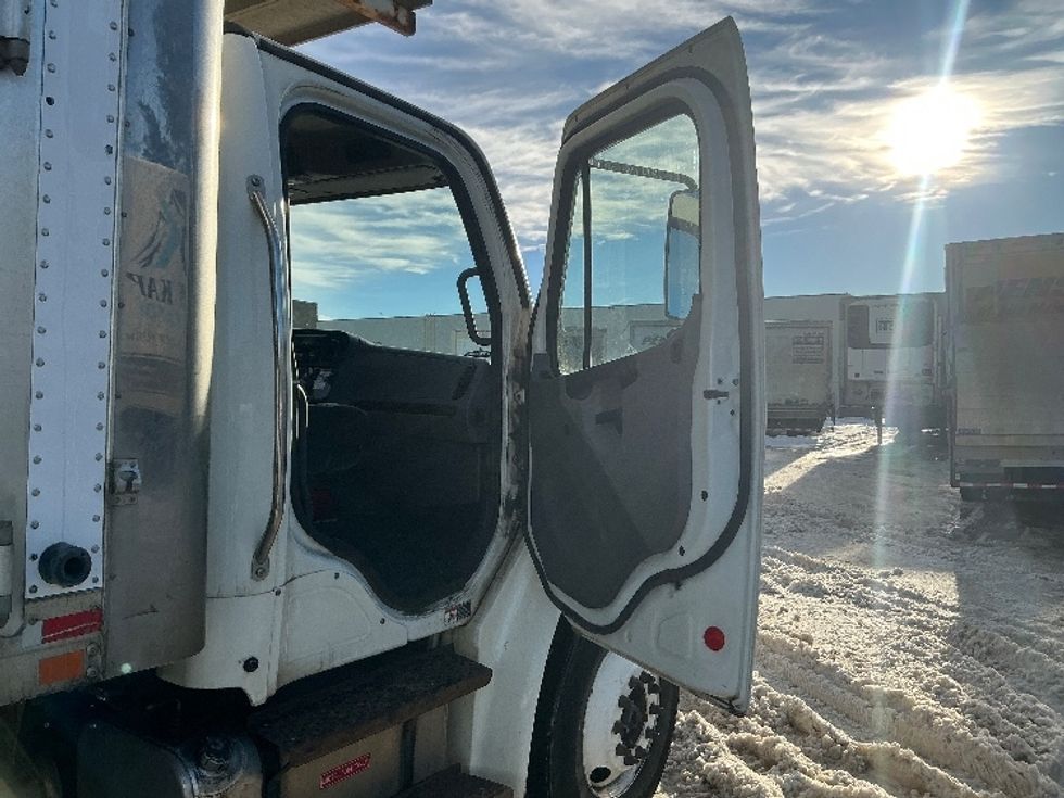 Refrigerated Truck-Light and Medium Duty Trucks-Freightliner-2020-M2-Edmonton-AB-402,729\n\t\tkm-$ 64,000 - Image 20