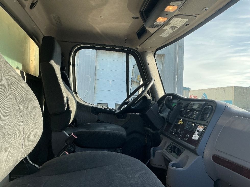 Refrigerated Truck-Light and Medium Duty Trucks-Freightliner-2020-M2-Edmonton-AB-402,729\n\t\tkm-$ 64,000 - Image 22