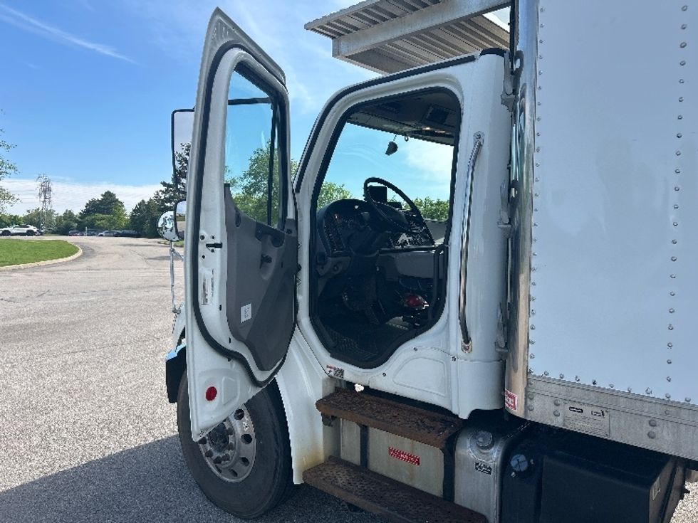 Refrigerated Truck-Light and Medium Duty Trucks-Freightliner-2020-M2-Elmira-NY-179,510\n\t\tmiles-$ 48,250 - Image 16