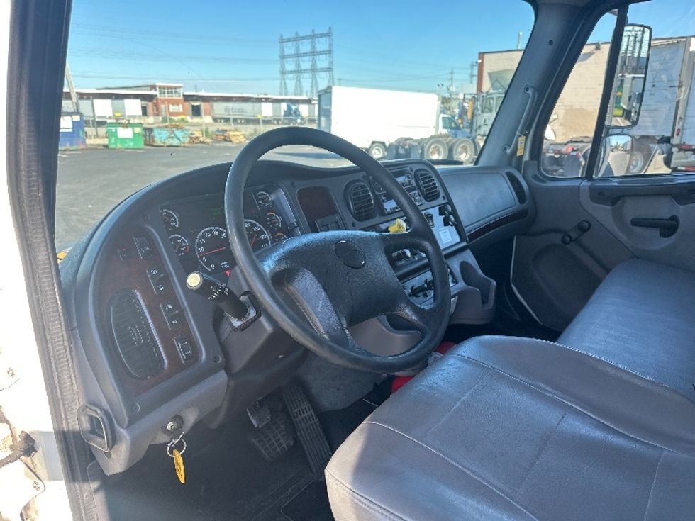 Refrigerated Truck-Light and Medium Duty Trucks-Freightliner-2020-M2-Etobicoke-ON-250,987\n\t\tkm-$ 69,500 - Image 17