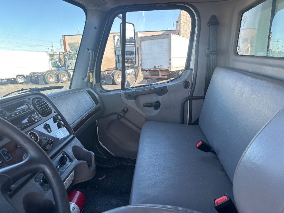 Refrigerated Truck-Light and Medium Duty Trucks-Freightliner-2020-M2-Etobicoke-ON-250,987\n\t\tkm-$ 69,500 - Image 19