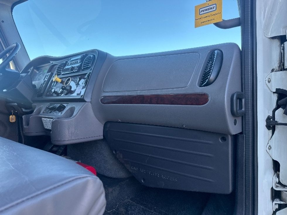 Refrigerated Truck-Light and Medium Duty Trucks-Freightliner-2020-M2-Etobicoke-ON-250,987\n\t\tkm-$ 69,500 - Image 21