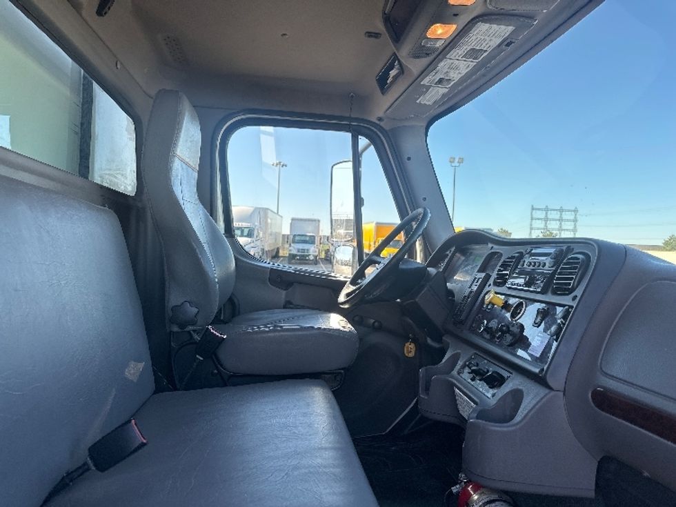 Refrigerated Truck-Light and Medium Duty Trucks-Freightliner-2020-M2-Etobicoke-ON-250,987\n\t\tkm-$ 69,500 - Image 22