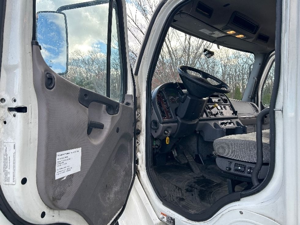 Refrigerated Truck-Light and Medium Duty Trucks-Freightliner-2020-M2-Fitchburg-MA-319,917\n\t\tmiles-$ 37,250 - Image 16