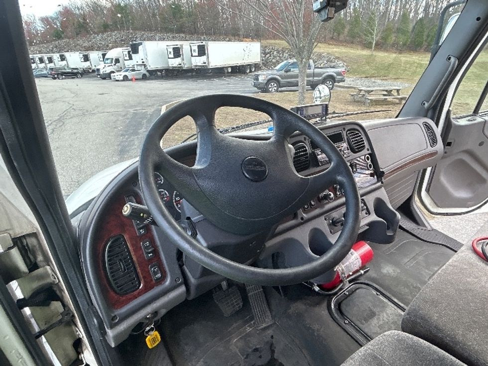 Refrigerated Truck-Light and Medium Duty Trucks-Freightliner-2020-M2-Fitchburg-MA-319,917\n\t\tmiles-$ 37,250 - Image 17