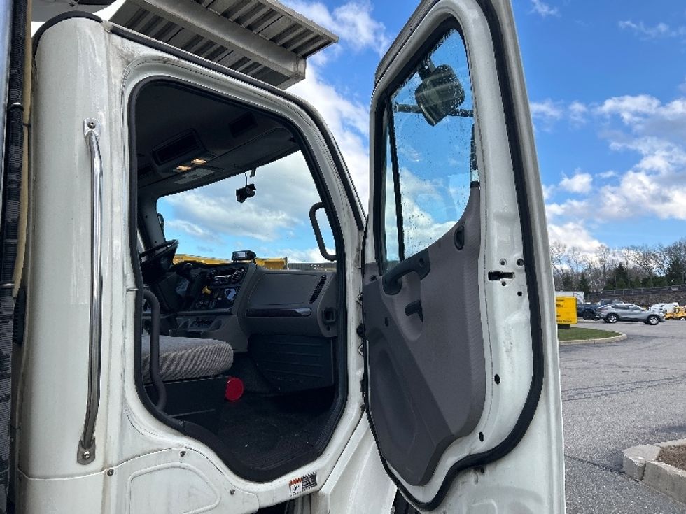 Refrigerated Truck-Light and Medium Duty Trucks-Freightliner-2020-M2-Fitchburg-MA-319,917\n\t\tmiles-$ 37,250 - Image 19