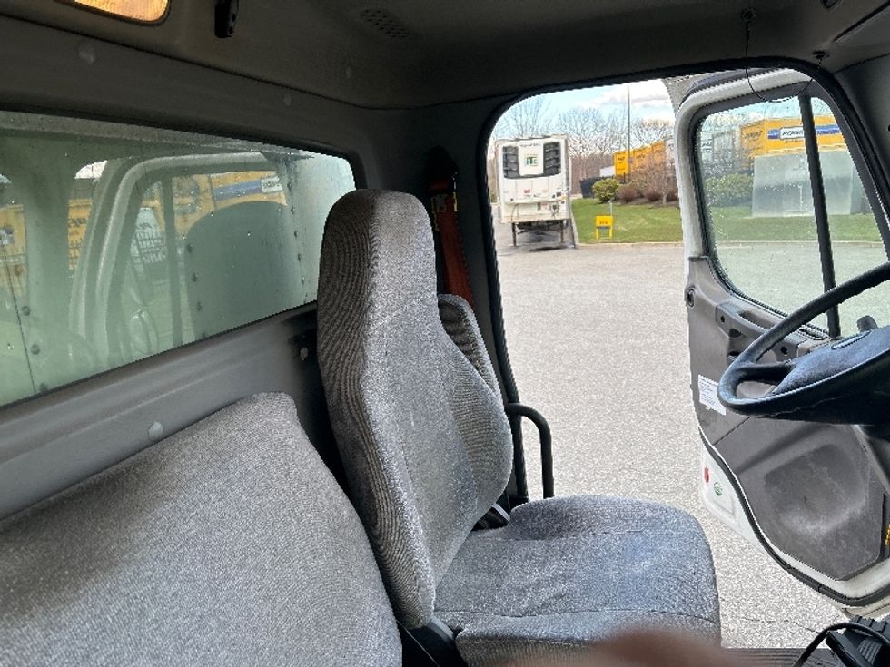 Refrigerated Truck-Light and Medium Duty Trucks-Freightliner-2020-M2-Fitchburg-MA-319,917\n\t\tmiles-$ 37,250 - Image 21