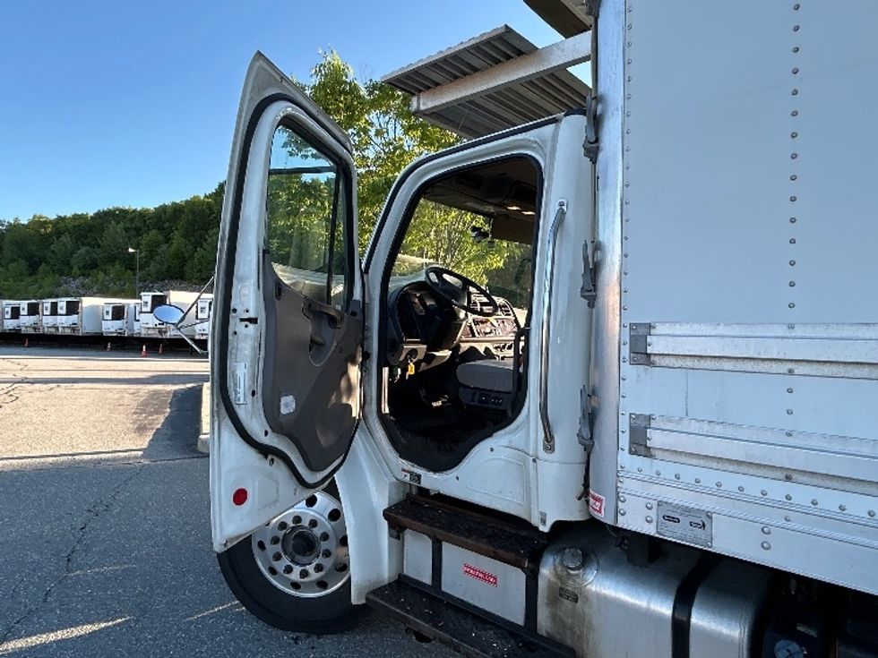 Refrigerated Truck-Light and Medium Duty Trucks-Freightliner-2020-M2-Fitchburg-MA-336,195\n\t\tmiles-$ 34,000 - Image 16