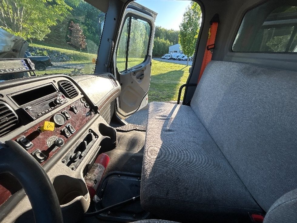 Refrigerated Truck-Light and Medium Duty Trucks-Freightliner-2020-M2-Fitchburg-MA-336,195\n\t\tmiles-$ 34,000 - Image 19