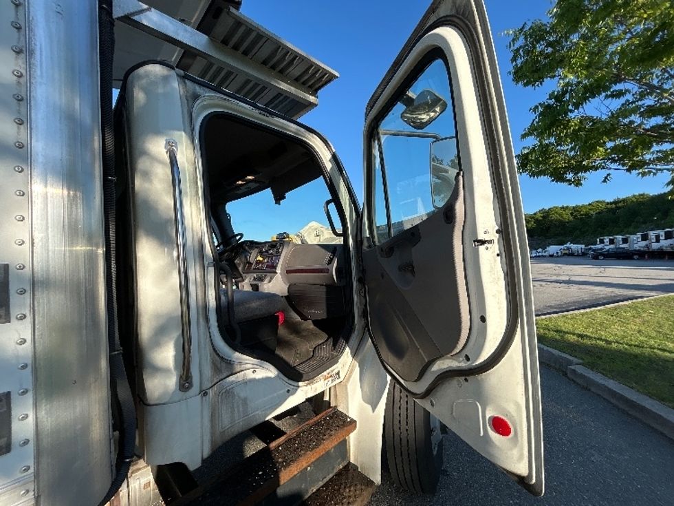 Refrigerated Truck-Light and Medium Duty Trucks-Freightliner-2020-M2-Fitchburg-MA-336,195\n\t\tmiles-$ 34,000 - Image 20