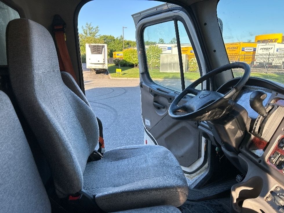 Refrigerated Truck-Light and Medium Duty Trucks-Freightliner-2020-M2-Fitchburg-MA-336,195\n\t\tmiles-$ 34,000 - Image 22