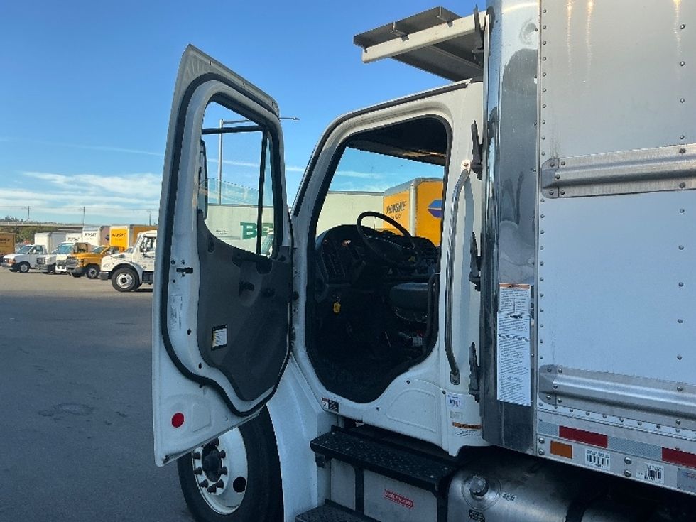 Refrigerated Truck-Light and Medium Duty Trucks-Freightliner-2020-M2-Fontana-CA-133,599\n\t\tmiles-$ 67,250 - Image 16