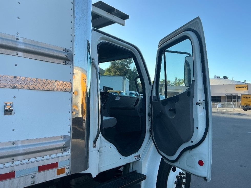 Refrigerated Truck-Light and Medium Duty Trucks-Freightliner-2020-M2-Fontana-CA-133,599\n\t\tmiles-$ 67,250 - Image 20