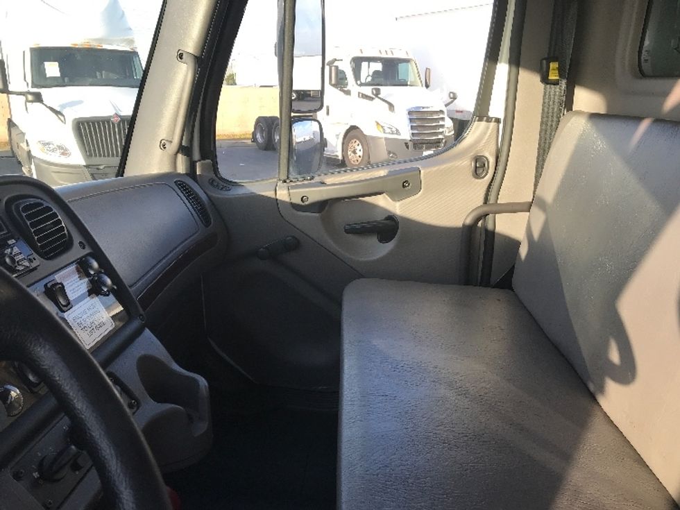 Refrigerated Truck-Light and Medium Duty Trucks-Freightliner-2020-M2-Fontana-CA-147,721\n\t\tmiles-$ 65,250 - Image 19