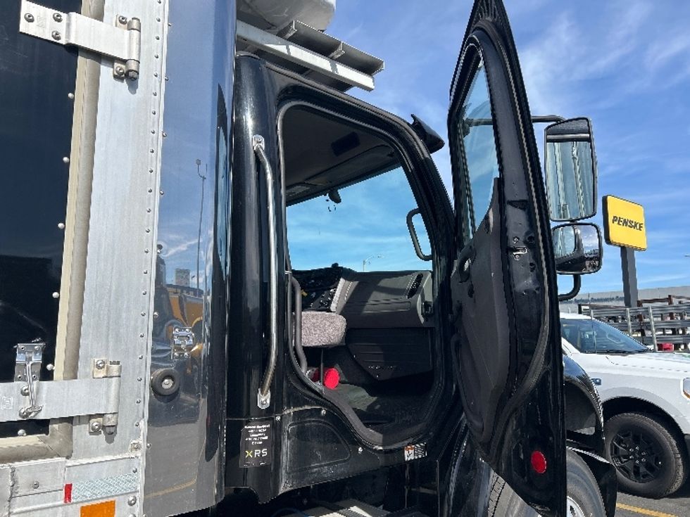 Refrigerated Truck-Light and Medium Duty Trucks-Freightliner-2020-M2-Fontana-CA-182,211\n\t\tmiles-$ 48,500 - Image 20