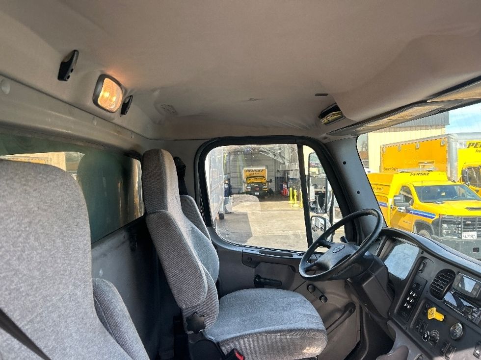 Refrigerated Truck-Light and Medium Duty Trucks-Freightliner-2020-M2-Fontana-CA-182,211\n\t\tmiles-$ 48,500 - Image 23