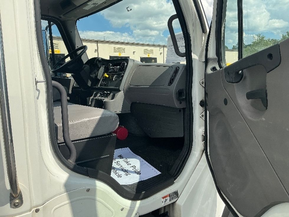Refrigerated Truck-Light and Medium Duty Trucks-Freightliner-2020-M2-Forest Park-GA-123,336\n\t\tmiles-$ 57,750 - Image 15
