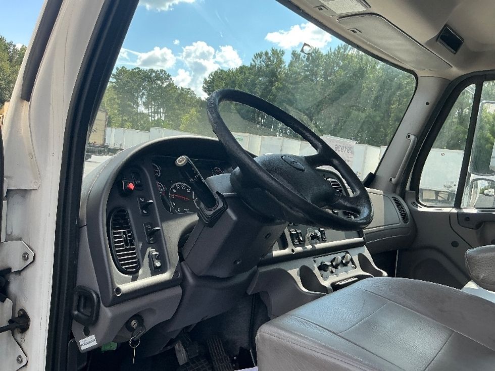 Refrigerated Truck-Light and Medium Duty Trucks-Freightliner-2020-M2-Forest Park-GA-123,336\n\t\tmiles-$ 57,750 - Image 16