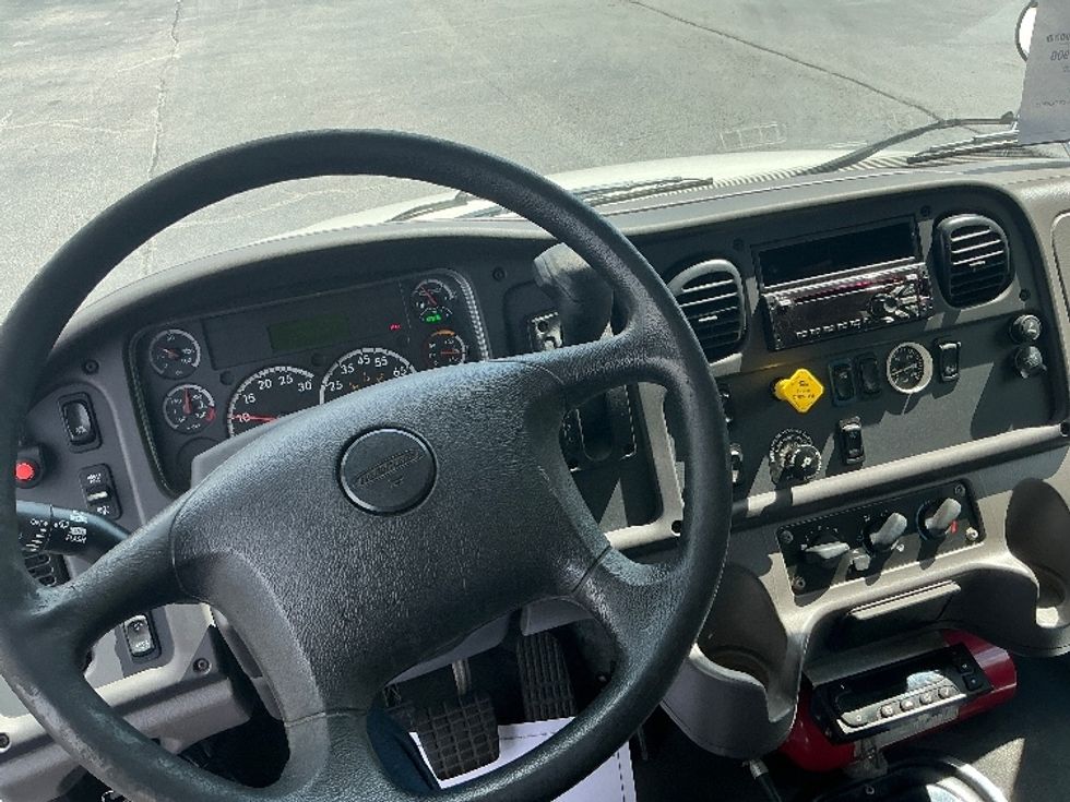 Refrigerated Truck-Light and Medium Duty Trucks-Freightliner-2020-M2-Forest Park-GA-123,336\n\t\tmiles-$ 57,750 - Image 17