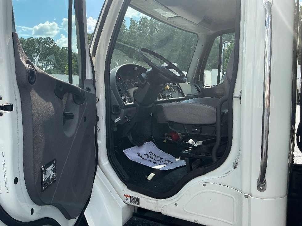 Refrigerated Truck-Light and Medium Duty Trucks-Freightliner-2020-M2-Forest Park-GA-123,336\n\t\tmiles-$ 57,750 - Image 19