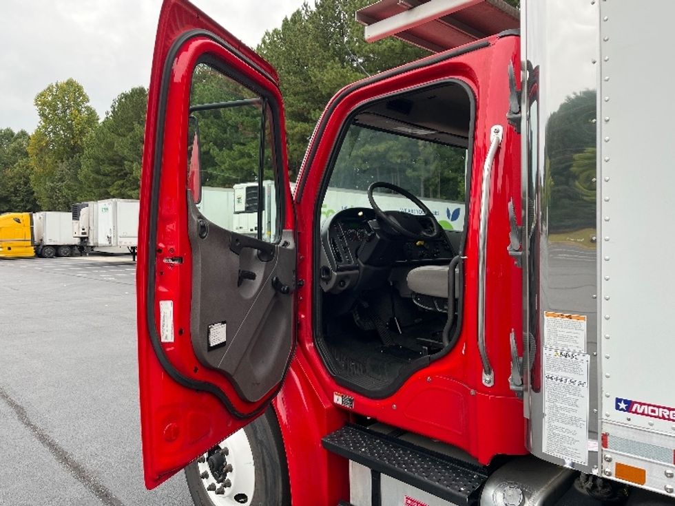 Refrigerated Truck-Light and Medium Duty Trucks-Freightliner-2020-M2-Forest Park-GA-293,006\n\t\tmiles-$ 36,250 - Image 16
