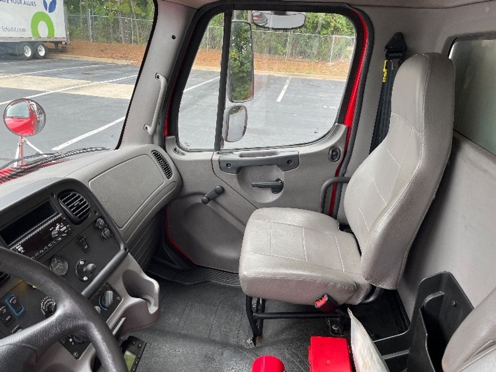 Refrigerated Truck-Light and Medium Duty Trucks-Freightliner-2020-M2-Forest Park-GA-293,006\n\t\tmiles-$ 36,250 - Image 19