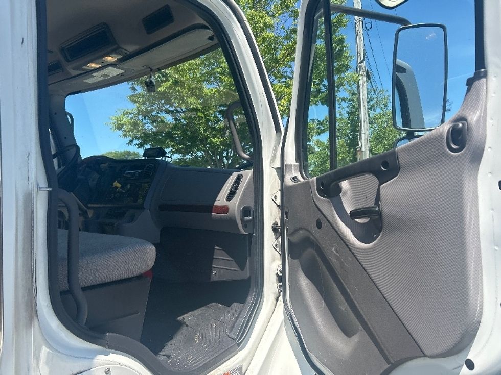 Refrigerated Truck-Light and Medium Duty Trucks-Freightliner-2020-M2-Franklin-MA-308,850\n\t\tmiles-$ 37,000 - Image 19