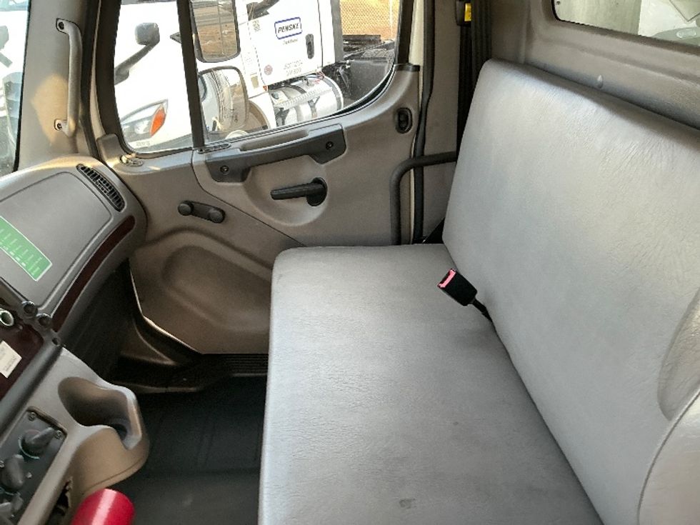 Refrigerated Truck-Light and Medium Duty Trucks-Freightliner-2020-M2-Fresno-CA-112,866\n\t\tmiles-$ 68,250 - Image 18