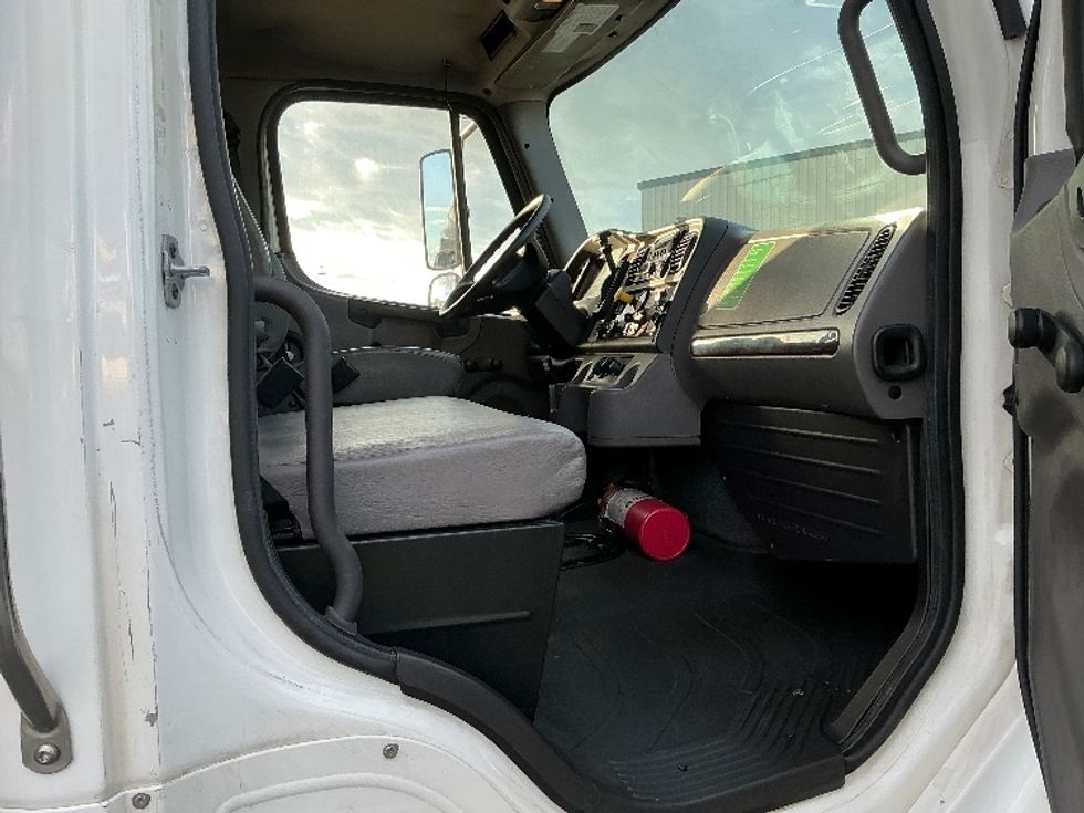 Refrigerated Truck-Light and Medium Duty Trucks-Freightliner-2020-M2-Fresno-CA-112,866\n\t\tmiles-$ 68,250 - Image 19