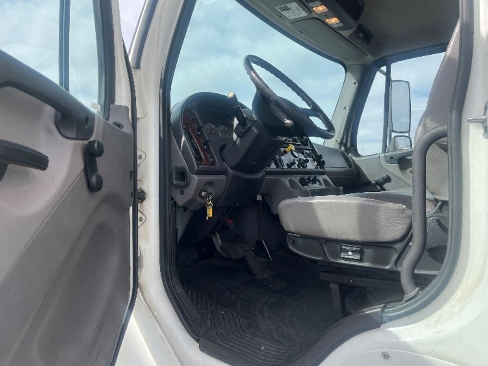 Refrigerated Truck-Light and Medium Duty Trucks-Freightliner-2020-M2-Fresno-CA-132,821\n\t\tmiles-$ 81,750 - Image 16